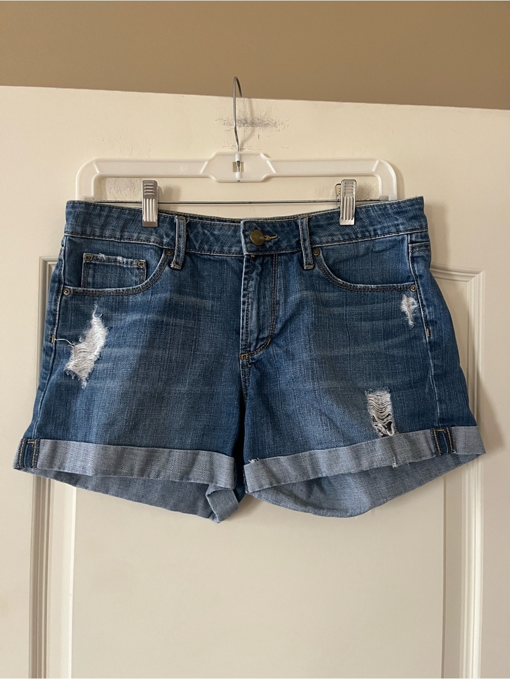 AOS Madison Style Blue Denim Distressed, Cuffed Women’s Shorts Women’s Size 2